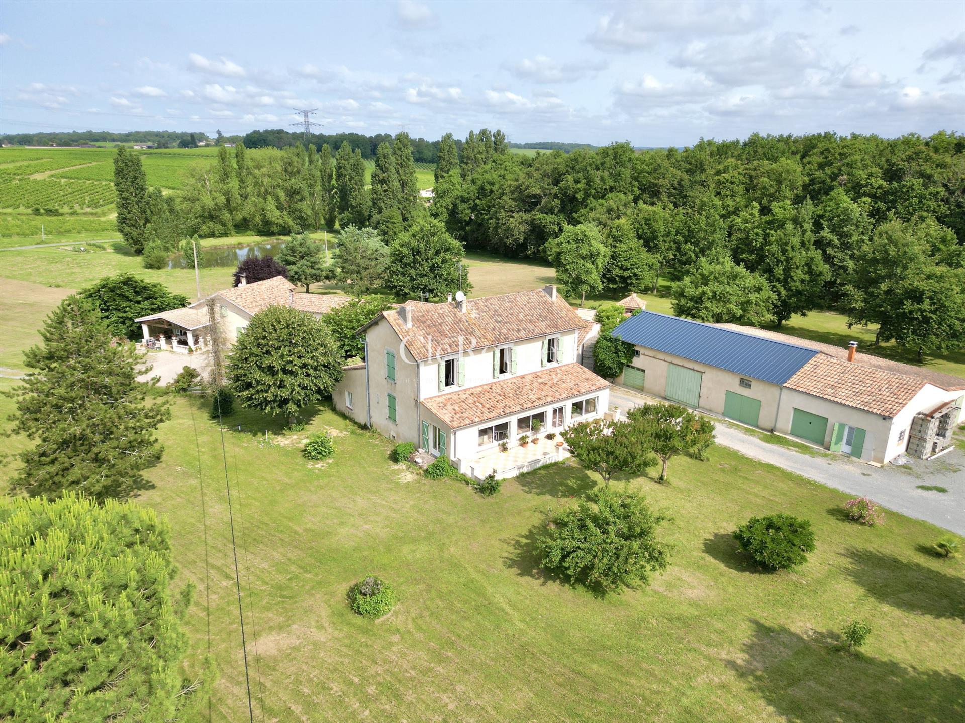 Charming property complex in the Gironde countryside, with swimming pool, 6 hectares of land with po