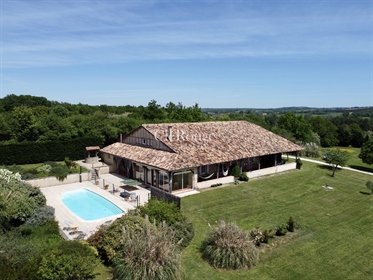 Affascinante casa ristrutturata con piscina su 1 ettaro di terreno a Lot-et-Garonne