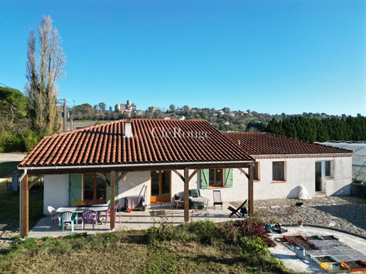 Duras - Pretty modern 3 bedroom house with views of the historic castle