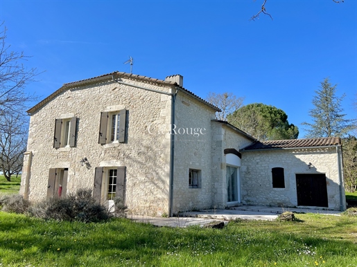 A Wonderful 3 Bedroom Property With Large Garden Near Duras