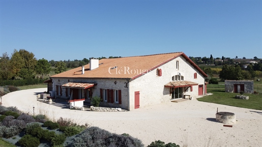 Farmhouse in Marmande completely renovated with elegance and modern comfort