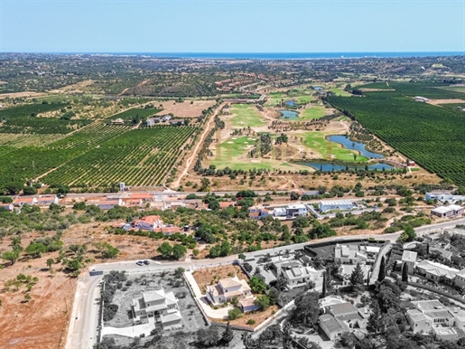 Moradia Independente de Luxo com Vista para o Campo de Golfe em Fazenda Caravela