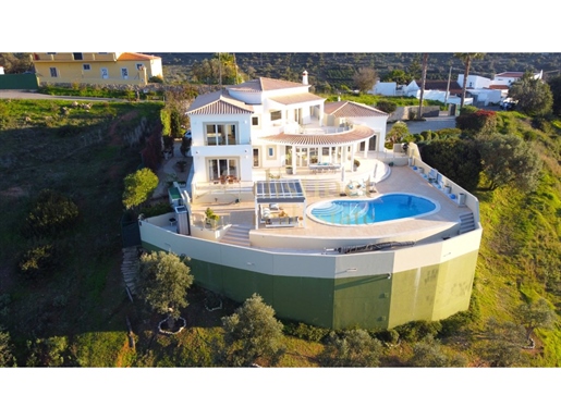 4 Bedroom Villa with Stunning Views and Heated Pool