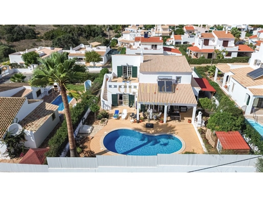 4 Bedroom Villa with Swimming Pool Garden and Private Parking