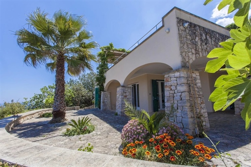 Incantevole villa in Puglia con piscina 3 camere e giardino