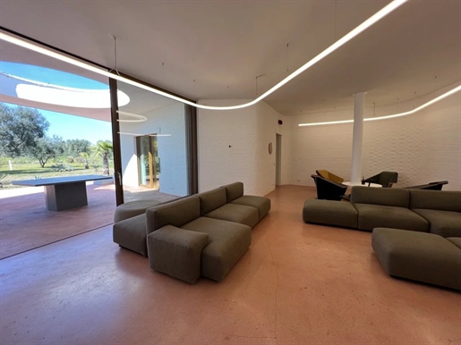 Design-Villa mit 4 Schlafzimmern, Pool und Meerblick
