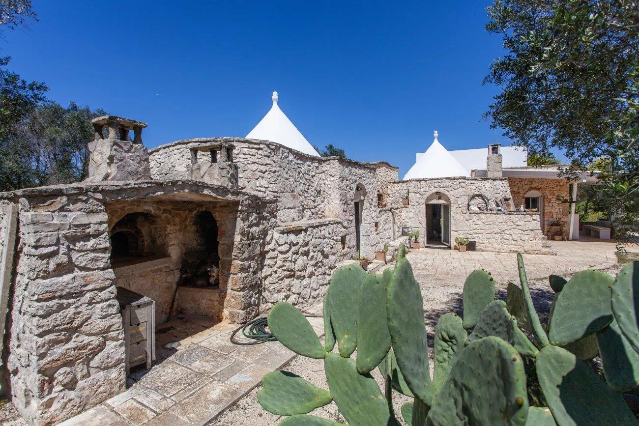 Renovated Trulli in San Michele Salentino with pool and land