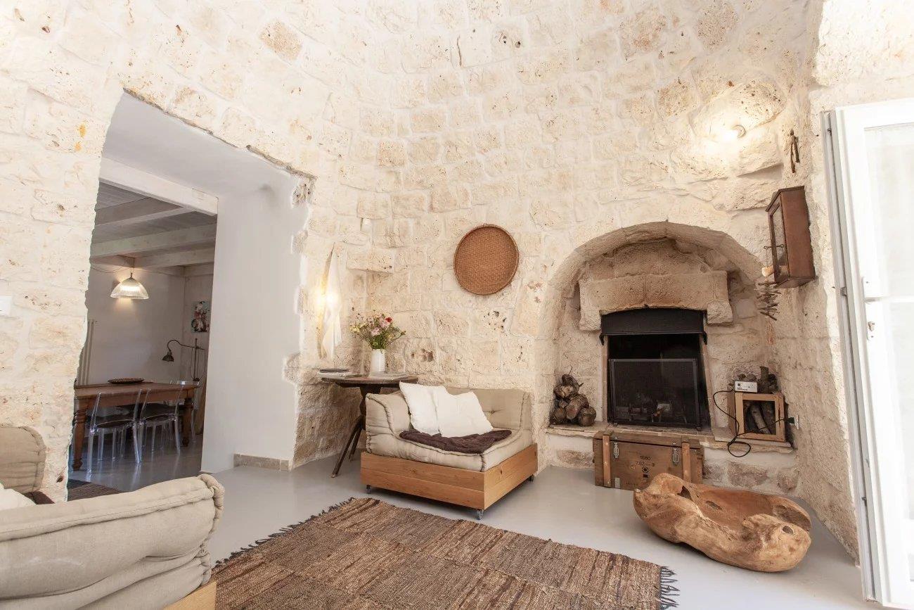 Renovated Trulli in San Michele Salentino with pool and land