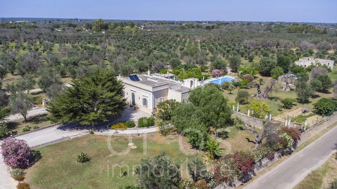 Charming 3+ bedrooms villa with private pool and garden