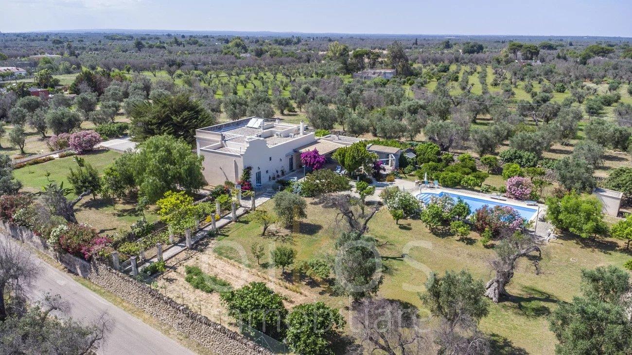 Charming 3+ bedrooms villa with private pool and garden