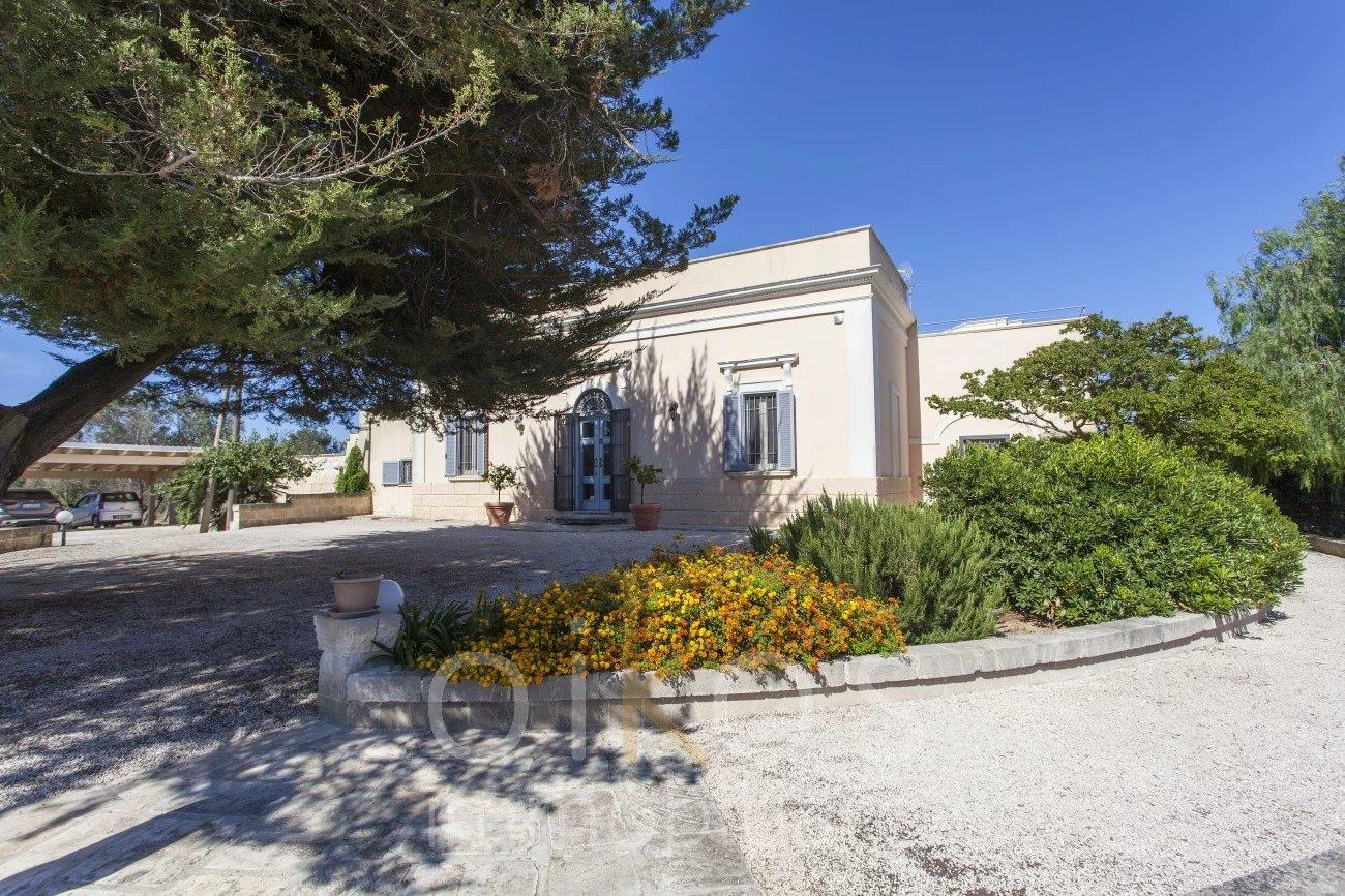 Charming 3+ bedrooms villa with private pool and garden