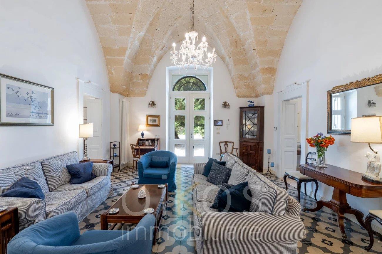 Charming 3+ bedrooms villa with private pool and garden