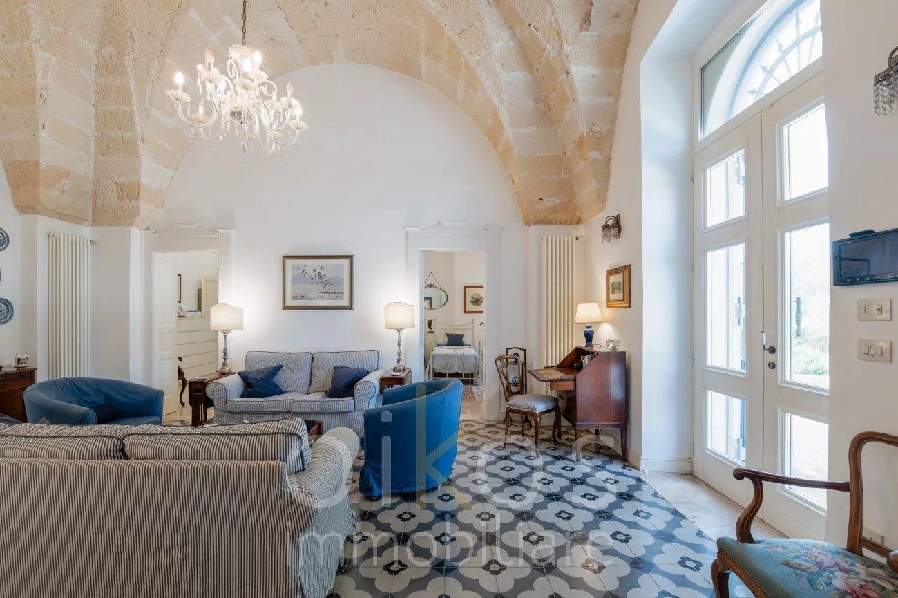 Charming 3+ bedrooms villa with private pool and garden