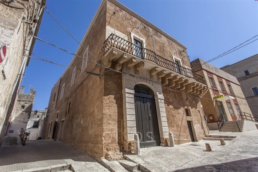 18Th century palace for sale in Oria with secret garden