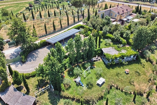 Belle villa Ferme toscane typique rénovée près du terrain de golf de Castelfalfi