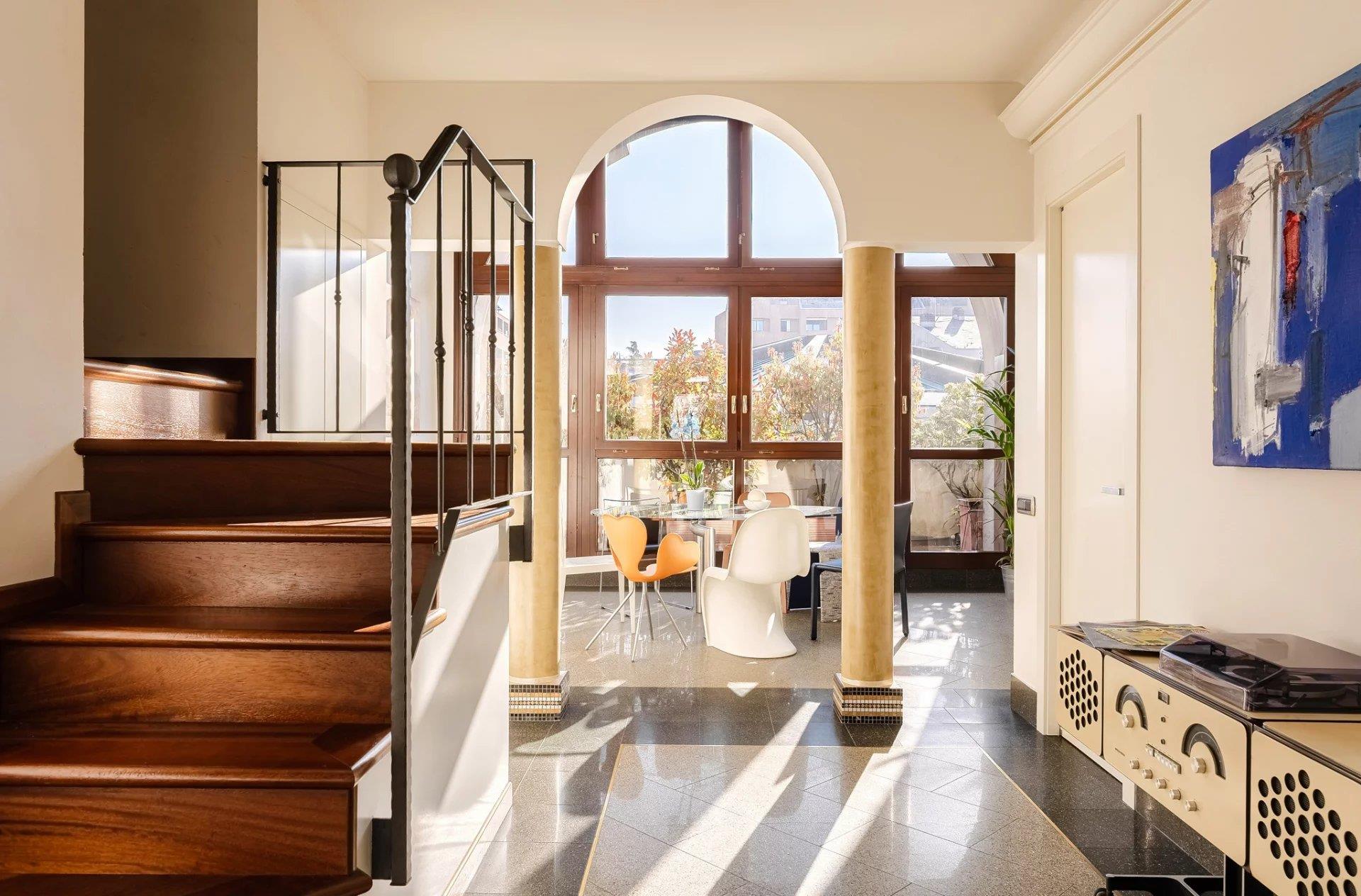 Geräumiges Penthouse in Monza bei Mailand zu verkaufen