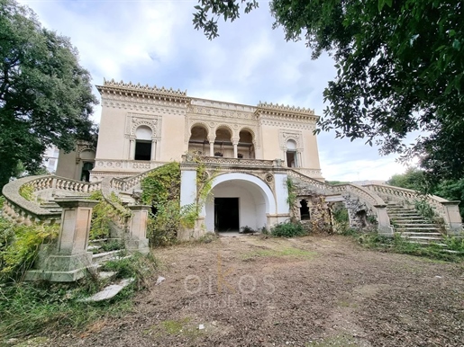 Prestigious historic villa for sale in Lecce with private park
