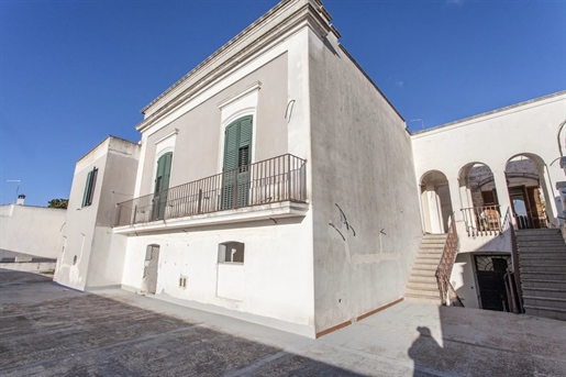 Palazzo-Teil aus dem 18. Jahrhundert in Oria – Altstadt, jüdisches Viertel, 209 m² Terrassen und Bou