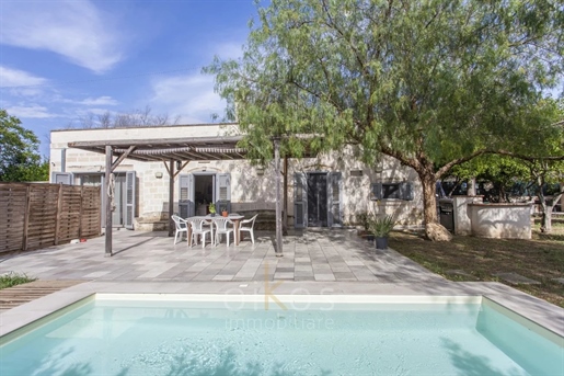 Villa in vendita a Oria, 2 camere, piscina e giardino