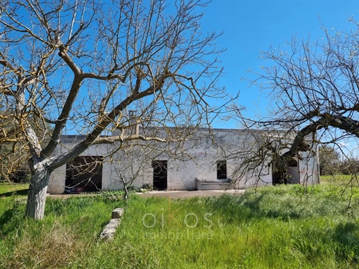 Countryhouse for sale in Oria, renovation needed