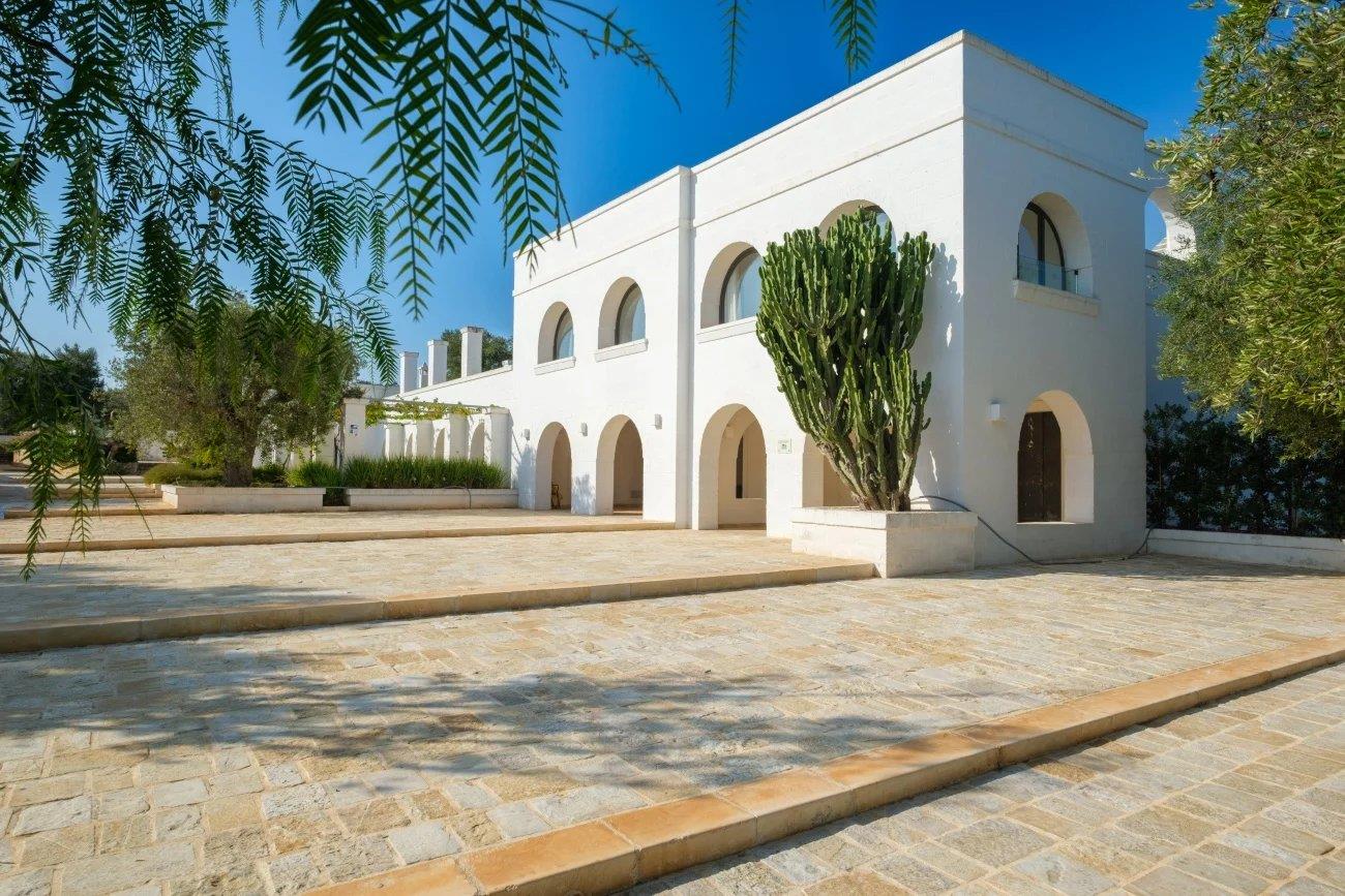 Masseria for sale in Ostuni with sea view