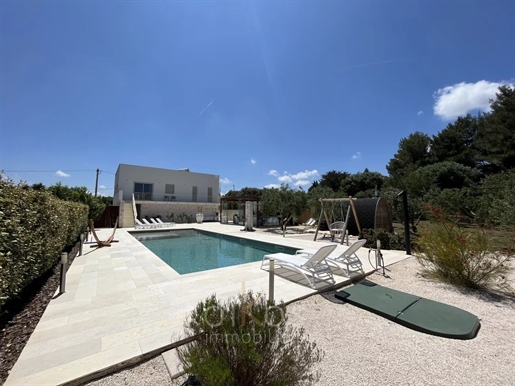 Villa a Ostuni, 4 camere, piscina e giardino completamente arredata