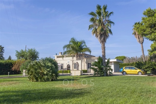 Villa in vendita ad Oria, 4+ camere, piscina e giardino