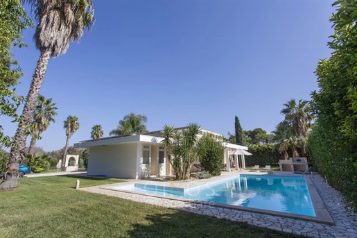 Villa in vendita ad Oria, 4+ camere, piscina e giardino