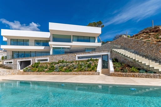 Exclusive villa in first sea line in Sol de Mallorca
