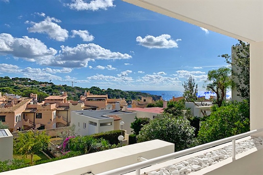 Renovated apartment with partial sea views in Nova Santa Ponsa