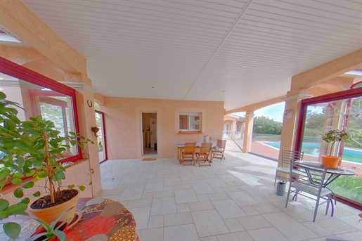 In camp, house + independent bedroom with shower room and toilet + swimming pool 4 km from Caussade,