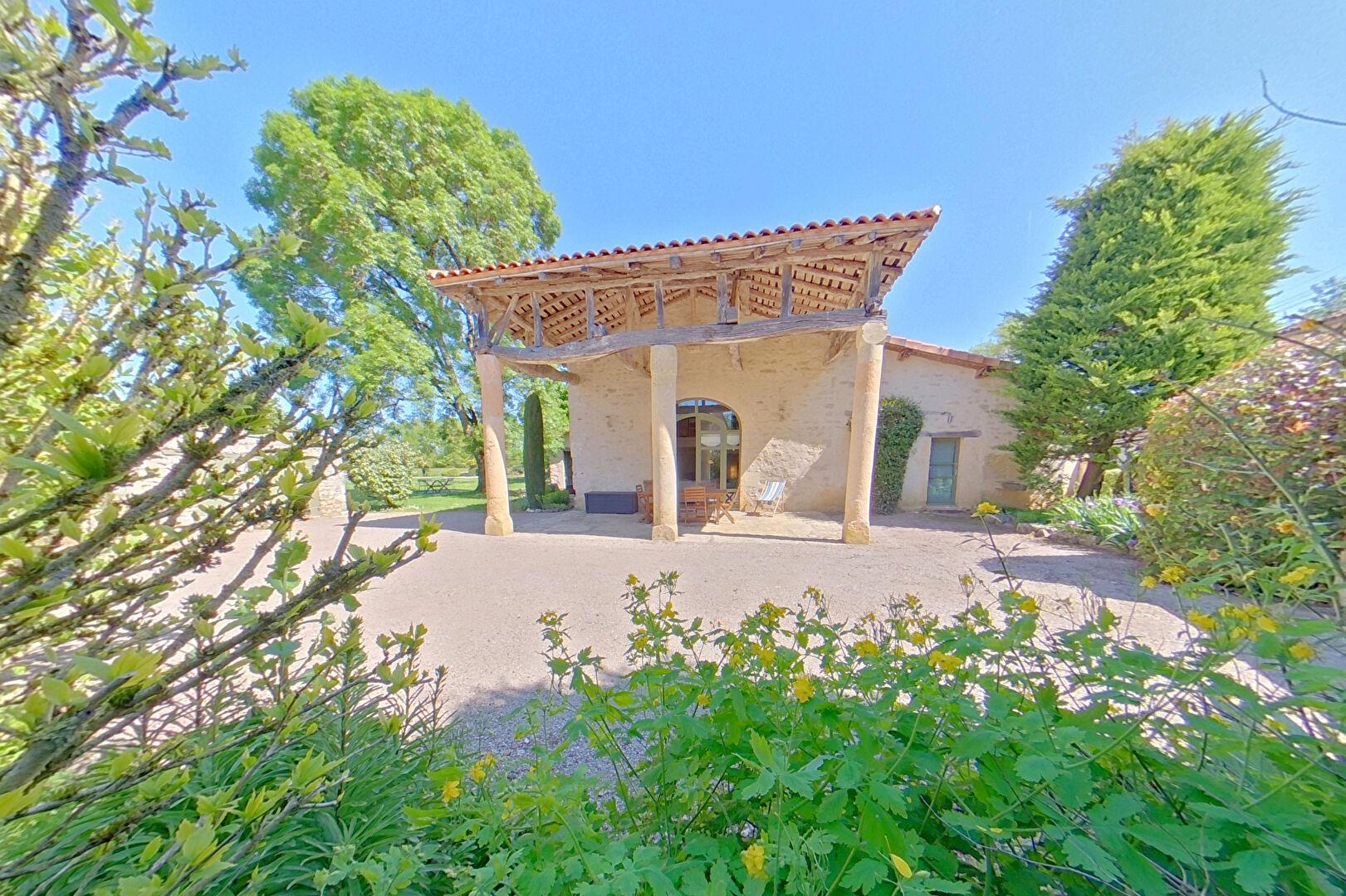 Magnificent stone property, love at first sight guaranteed!