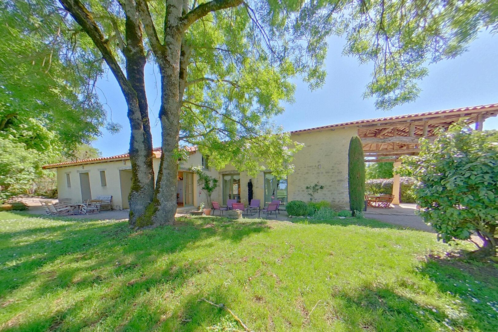 Magnificent stone property, love at first sight guaranteed!