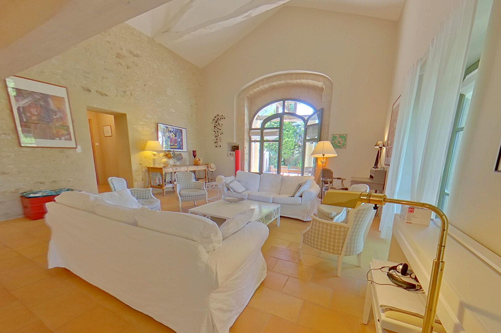 Magnificent stone property, love at first sight guaranteed!