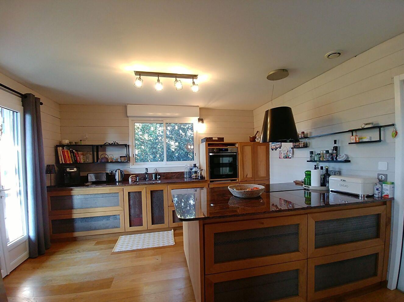 Single-storey house in the countryside of Caussade