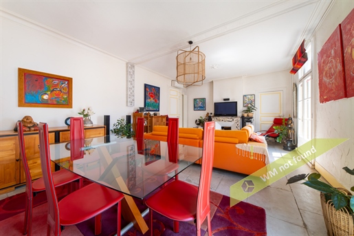 Montpellier rue Foch: 4-стаен апартамент 105m2 в Haussmannian етажна собственост