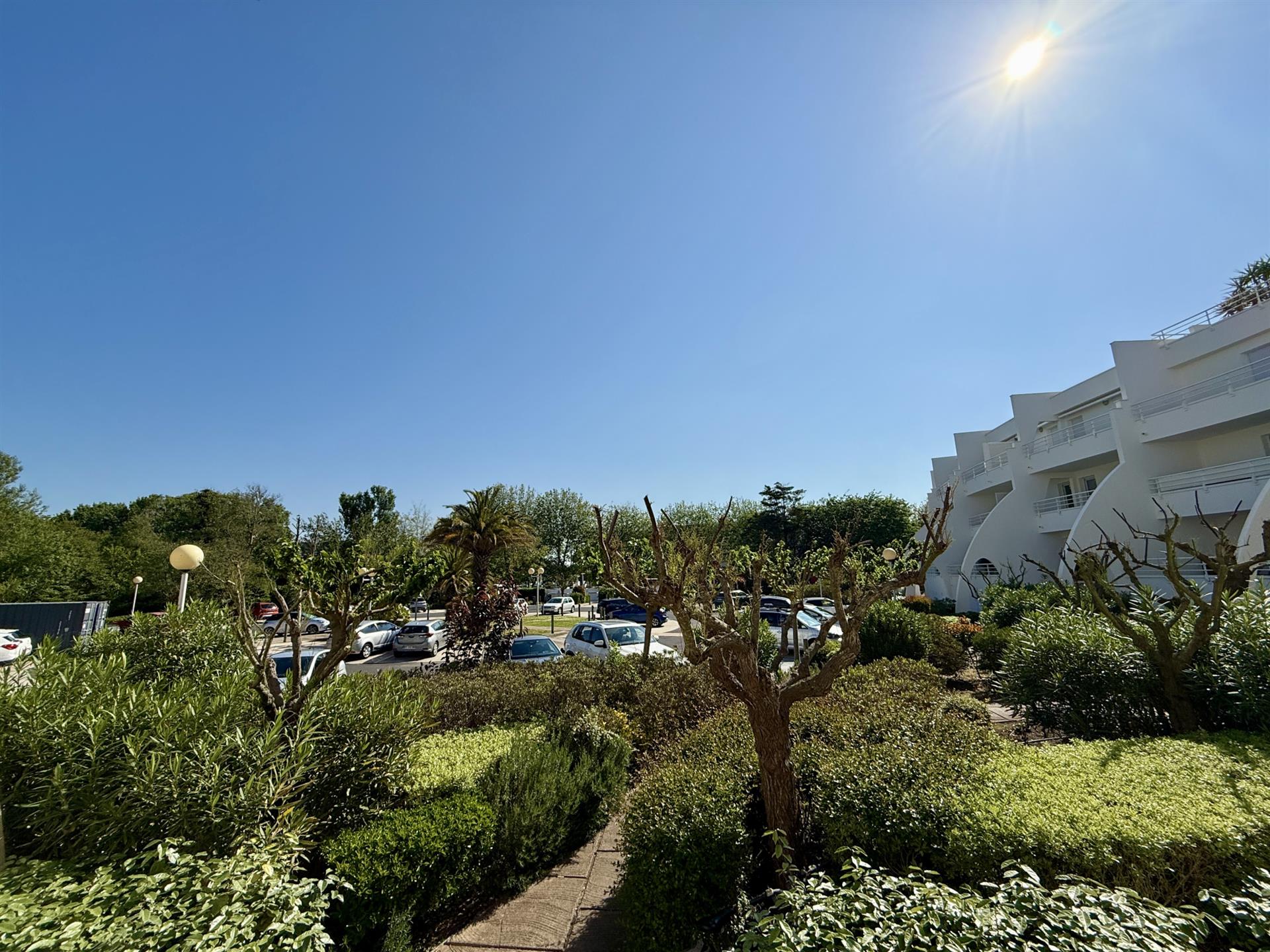 For Sale La Grande Motte: Large Studio 29 M2 With Terrace, Parking and Elevator