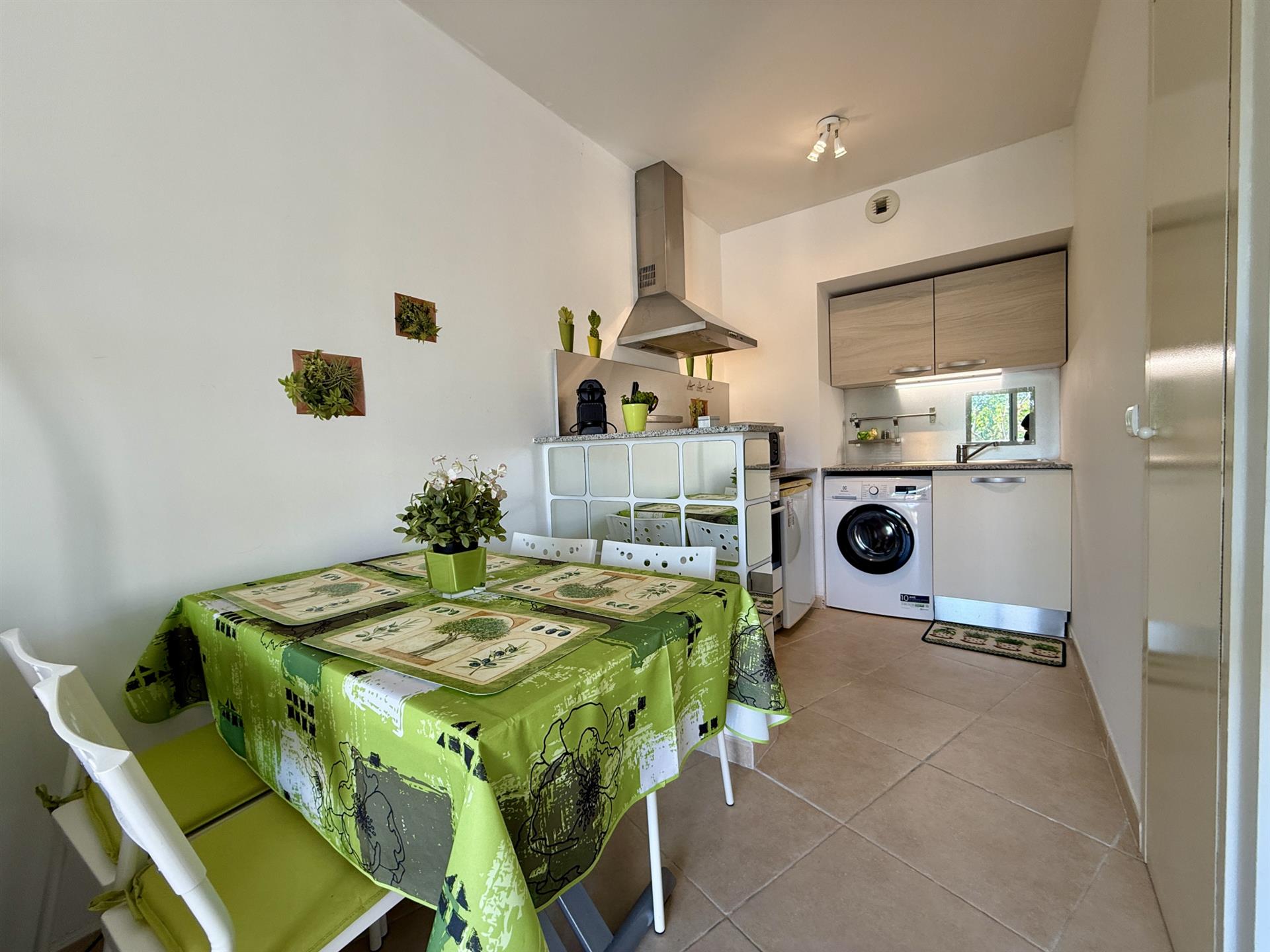 For Sale La Grande Motte: Large Studio 29 M2 With Terrace, Parking and Elevator