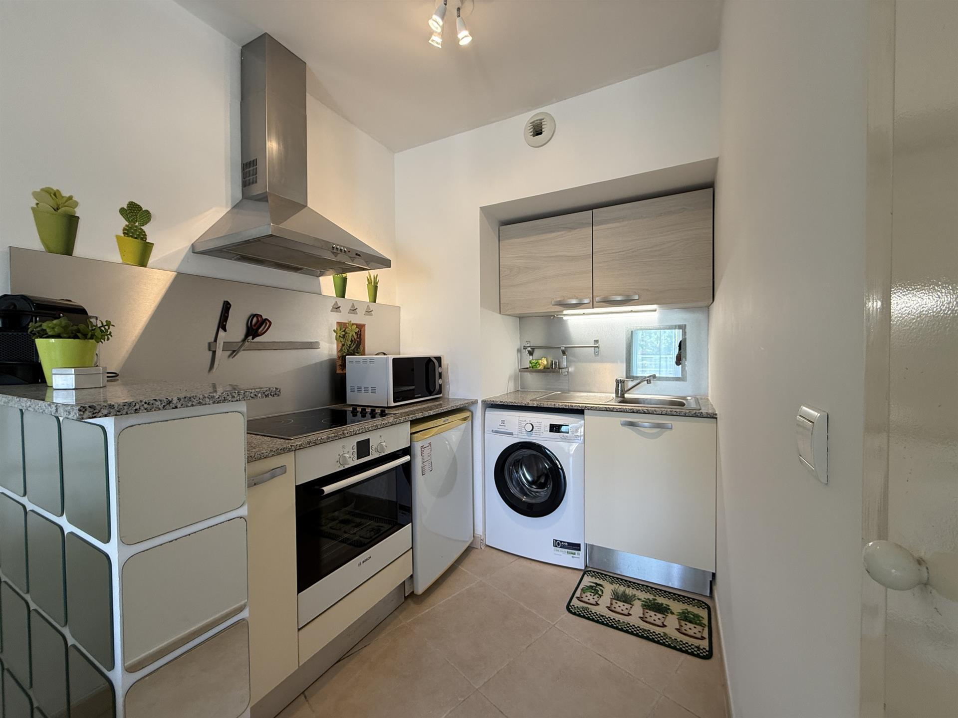 For Sale La Grande Motte: Large Studio 29 M2 With Terrace, Parking and Elevator