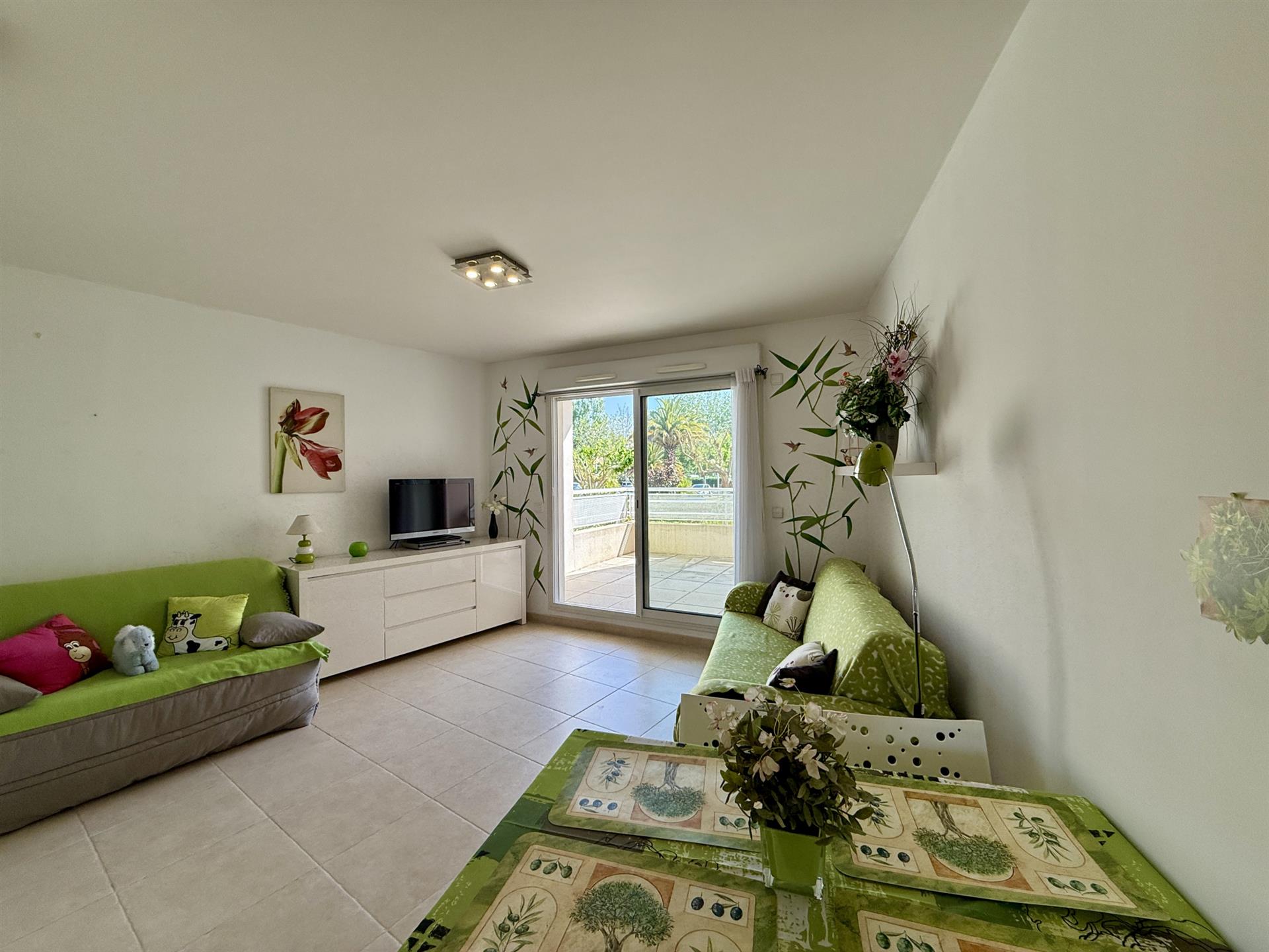 For Sale La Grande Motte: Large Studio 29 M2 With Terrace, Parking and Elevator