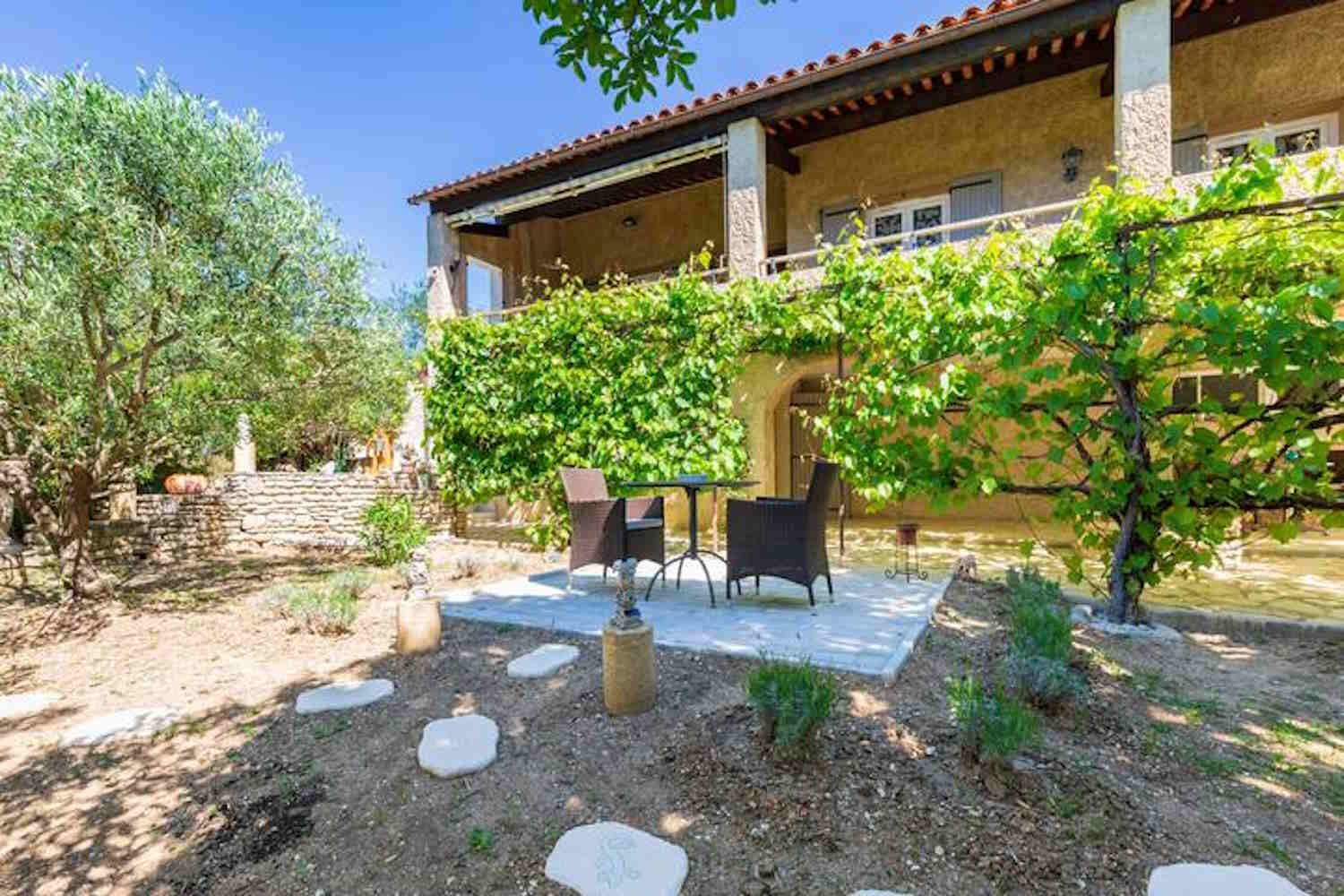 Villa Gargas with gîte and bed and breakfast