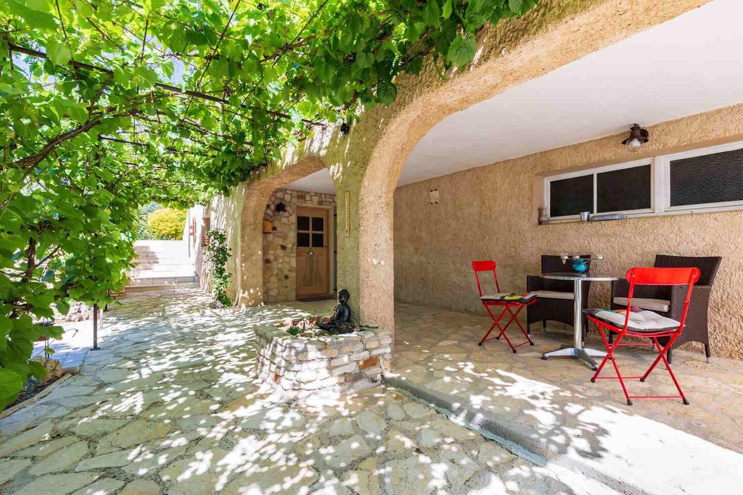 Villa Gargas with gîte and bed and breakfast