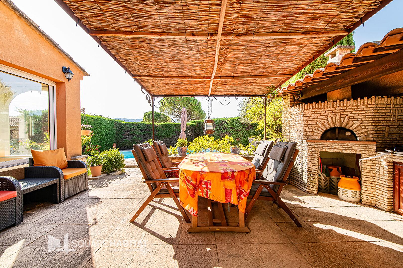 Villa of 145m2, 5 rooms with garage and swimming pool.