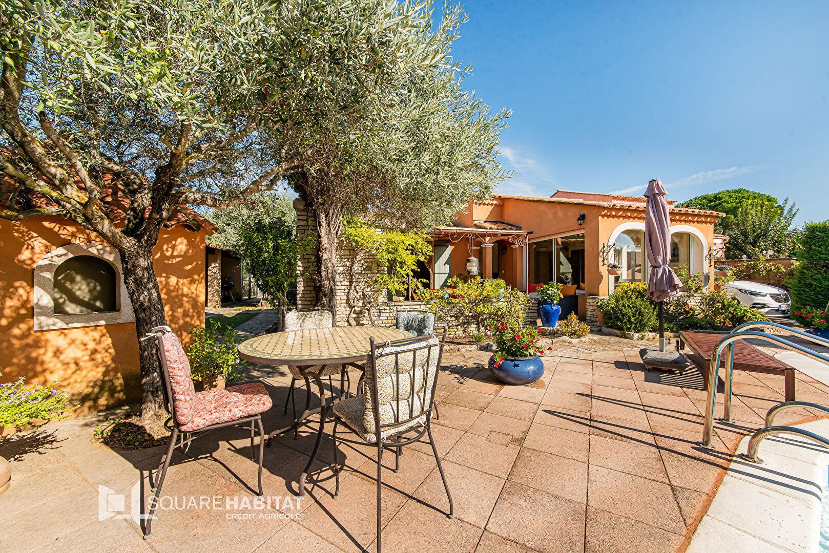 Villa of 145m2, 5 rooms with garage and swimming pool.