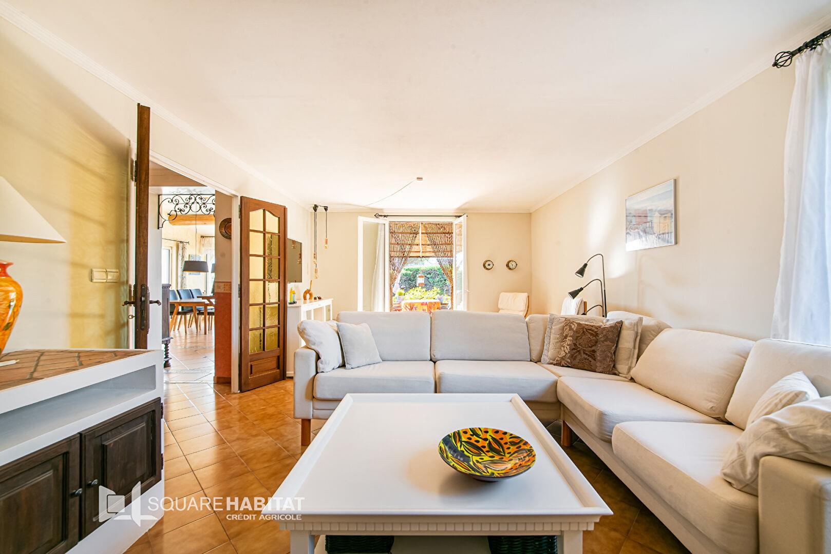 Villa of 145m2, 5 rooms with garage and swimming pool.