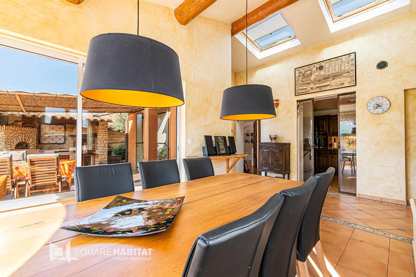 Villa of 145m2, 5 rooms with garage and swimming pool.