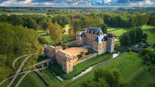 Majestic 17th-century pleasure residence on the banks of the Saône