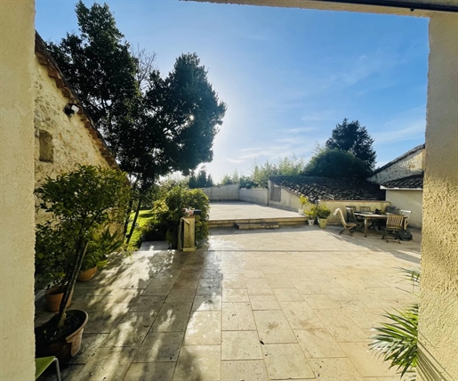 Exceptional real estate complex with breathtaking views of the Pyrenees in Caussens