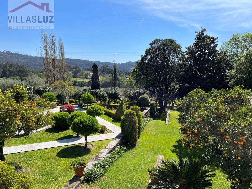 Herrenhaus mit 14 Schlafzimmern in Nordportugal mit 2 ha Weinberg