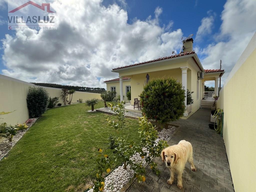 Two-Bedroom house with land near Lourinhã, Óbidos and the beaches